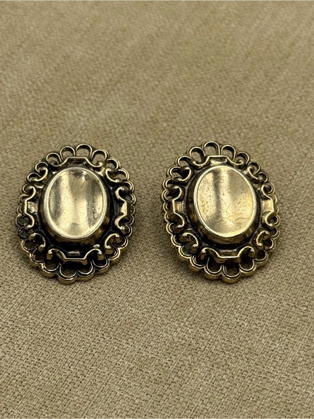 Vintage Marino Style Oval gold-Tone Filigree Clip Earrings